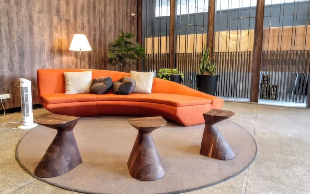 Mews Luxe Residence Apartments