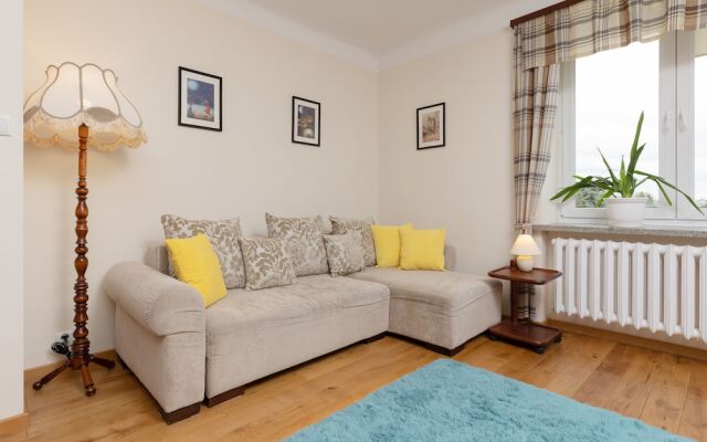 Metro Racławicka Studio by Renters