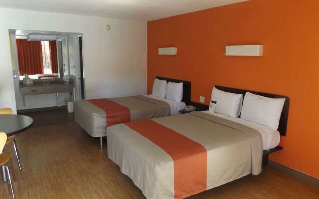 Super 8 - North Lima OH