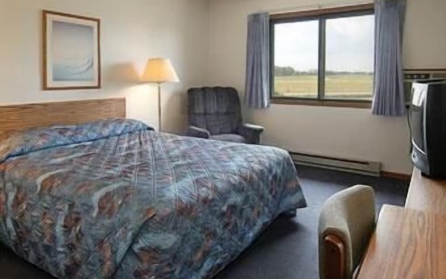 Super 8 Oshkosh Airport