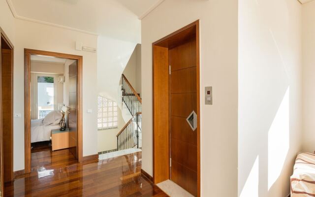 Spacious Villa in Saronida With Swimming Pool