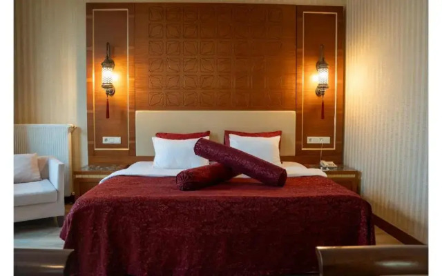 Kronos Hotel