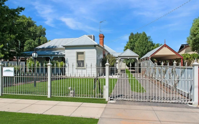 Francis Retreat- Echuca Holiday Homes – Outside – Echuca