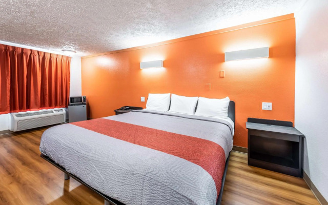 Motel 6 Mansfield, OH