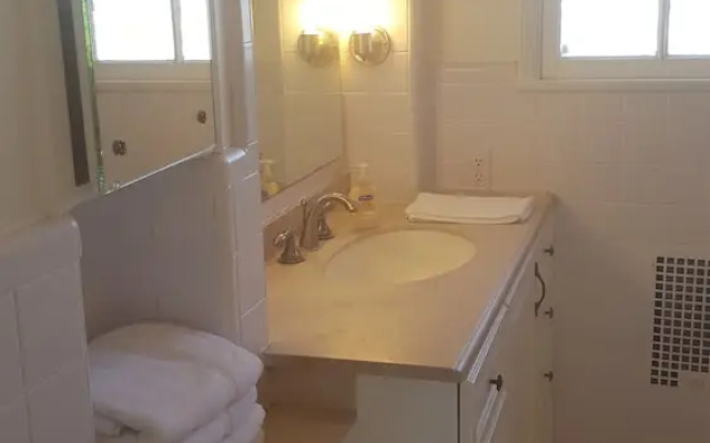 Great 2 Floor house in Beverly-wood