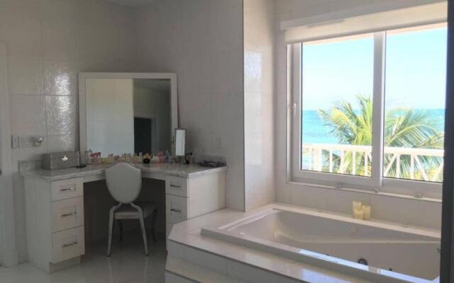 White House - Exclusive Luxury Beachfront Villa - Private White Sand Beach