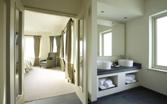 Lewinnick Lodge