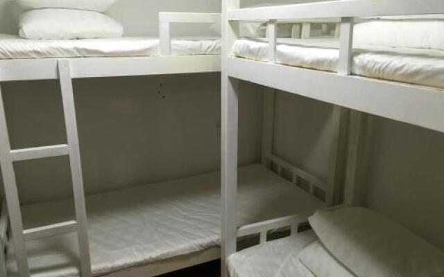 Yujiang International Hostel Jingji 100 Branch