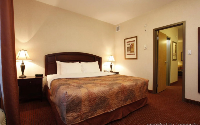 Pomeroy Inn & Suites Fort St. John