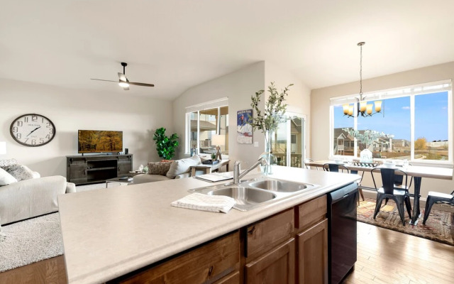 Family-friendly Ranch Style Home near Boyd Lake!