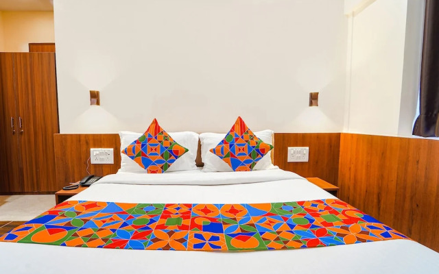 Fabhotel Stayz Inn Us Consulate