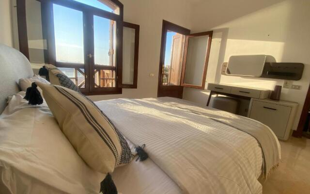 Sabina 2br penthouse