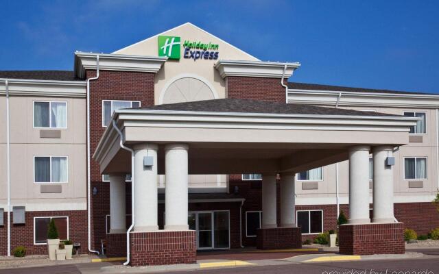 Holiday Inn Express Hotel & Suites Vermillion, an IHG Hotel