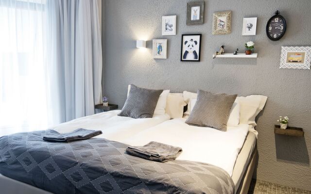 B14 Apartments & Rooms