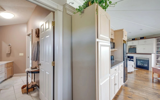 Panoramic Views: Hillside Millersburg Studio