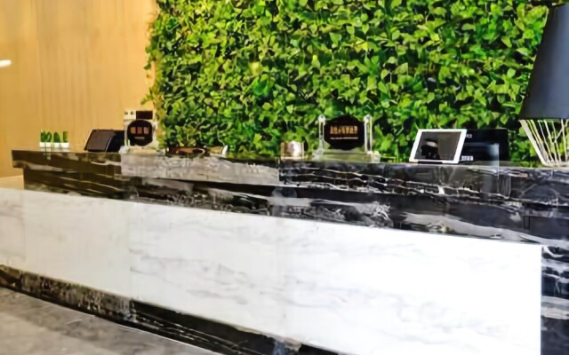 Holiday Inn Home Hotel