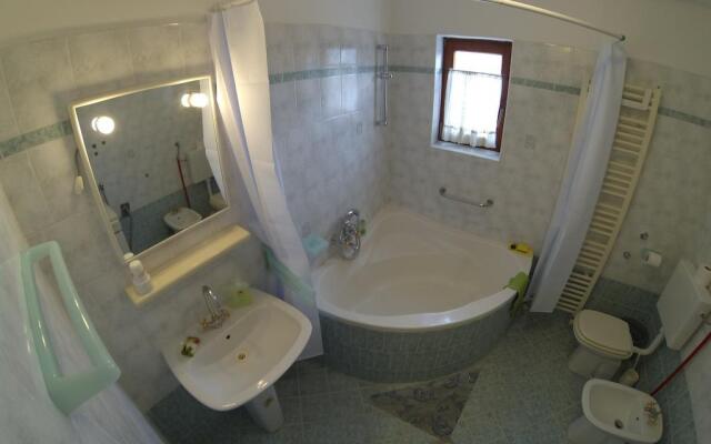 OINA Apartments