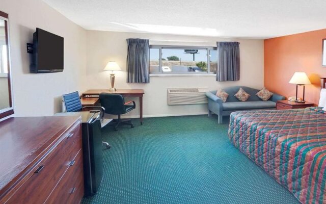 Days Inn by Wyndham Elk Grove Village O'Hare Airport West