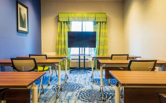 Comfort Inn & Suites Plainville-Foxboro