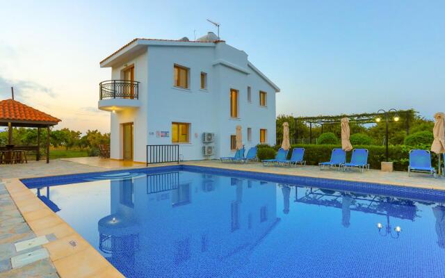 Villa Leda Finiki in Latchi