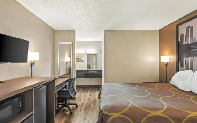 Super 8 by Wyndham Commerce