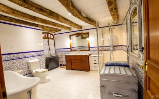 Villa de 6 chambres avec piscine interieure jardin amenage et wifi a Carlux