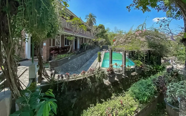 RedDoorz Near Taman Bunga Nusantara 2