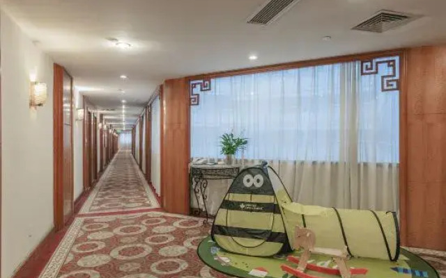 Chongqing Plaza Hotel