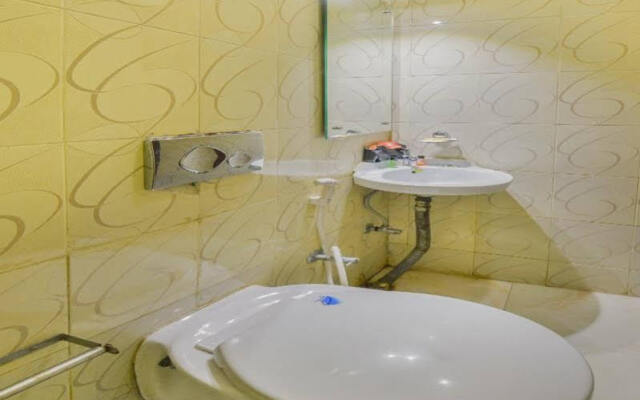ZO Rooms Esplanade SN Banerjee Road