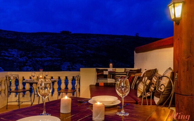 Sea and Cliff Views in a Modern Apt w Terrace