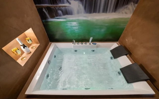 Luxury Suite