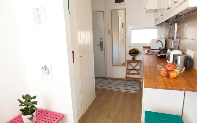 Self check-in eco studio - free street parking closeby