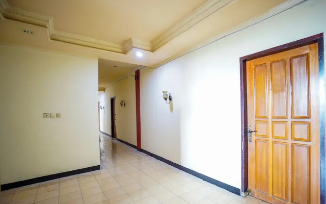 OYO 2217 Galaxy Hotel