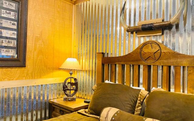 Deluxe Big Texan Multi Suite