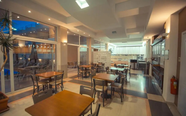Adonis Hotel