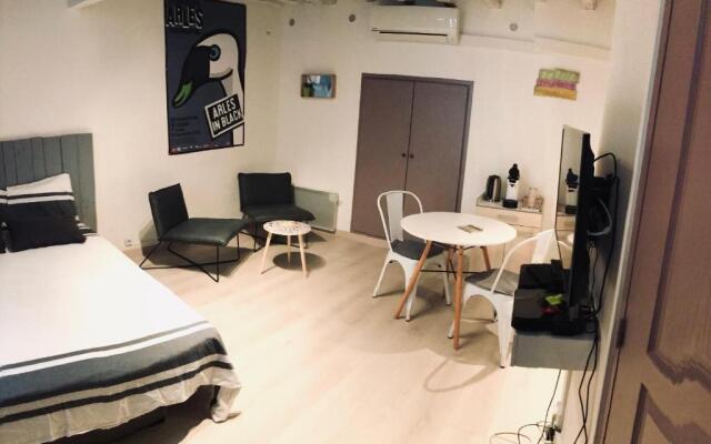 Studio typique et cosy climatise.