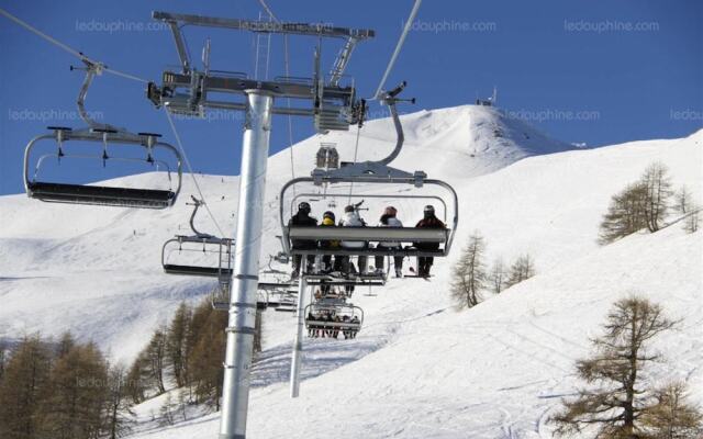 Studio in Praloup, With Wonderful Mountain View and Furnished Terrace