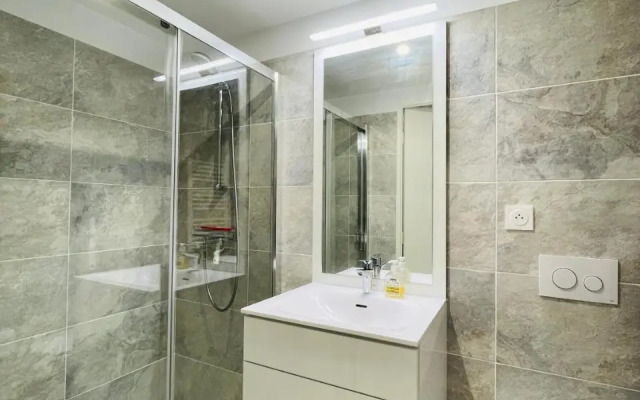 Antibes Old Center Charming Brand New Apartment
