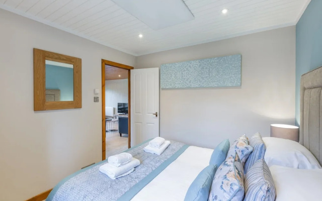 Birch 14 With Hot Tub, Newton Stewart
