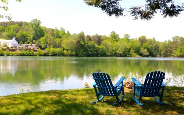 Boundary Waters Resort & Marina
