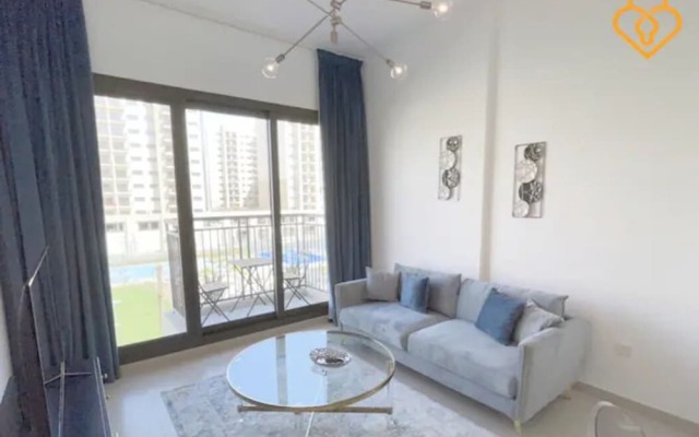 Una Modern Studio Town Square