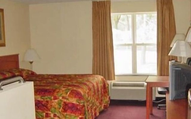 HomeTown Inn & Suites