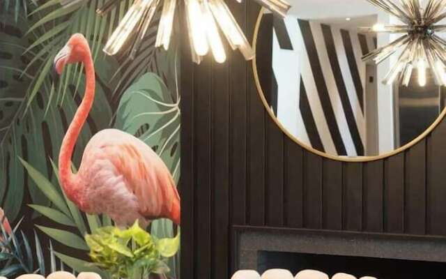 The Blush - With Pool Bars Neons, Palm Springs