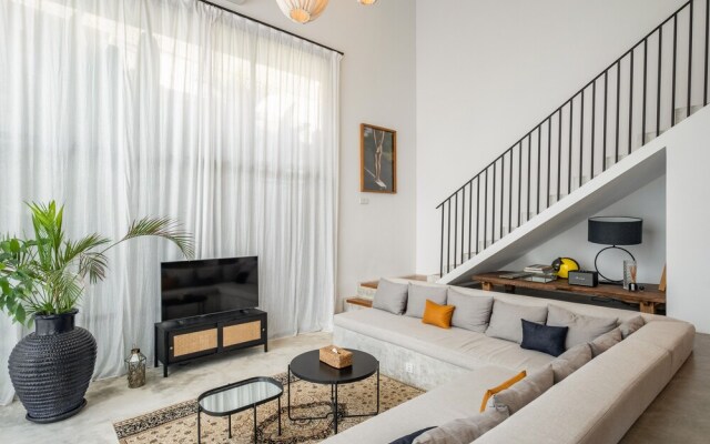 Stylish 3BR Villa Myla By Azure