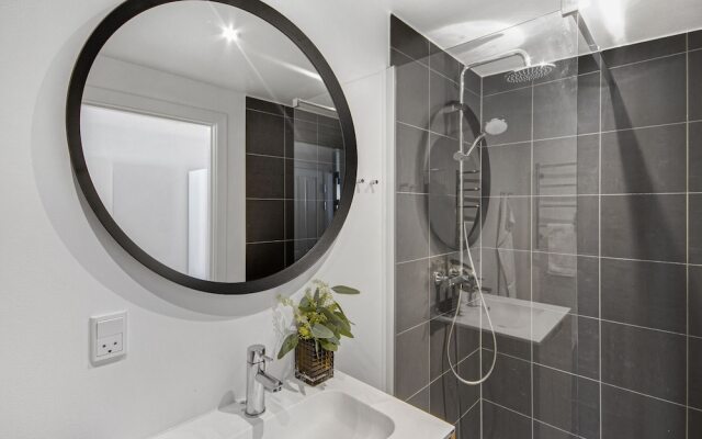 Sanders Regent - Smart 2-bdr Apt With Terrace
