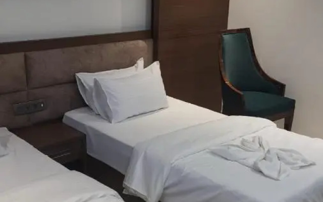 Hotel Midtown - A Unit By Prakash