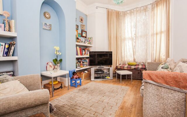 Two Bedroom Apartment Near Shepherds Bush