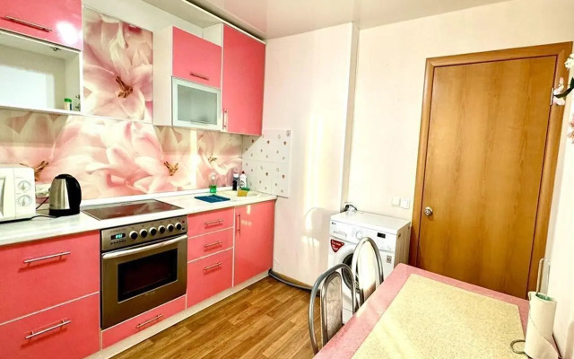 Апартаменты на проспекте Ливанова 13