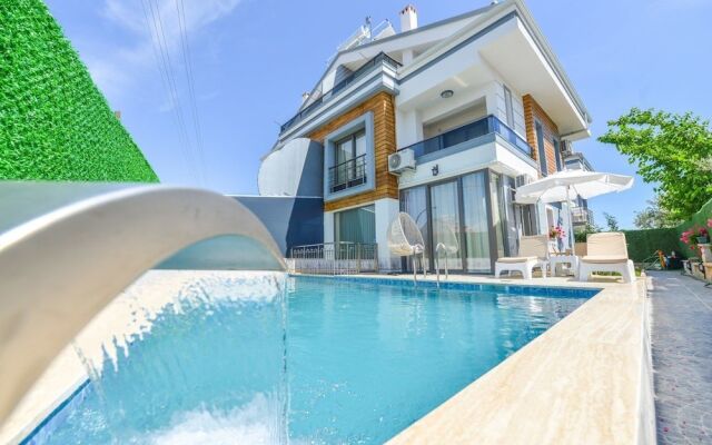 Jakuzili Mustakil Havuzlu Bati Villasi