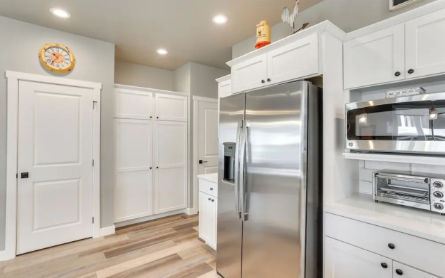 Spacious, Rustic Spearfish Home: Walk to Downtown!